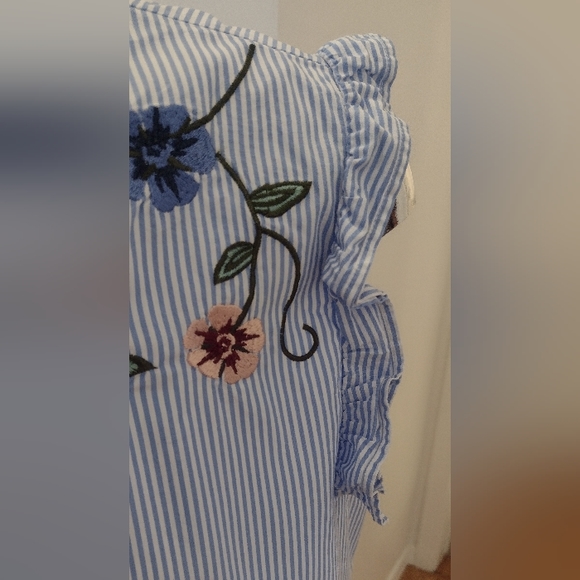 Luna pinstripe sleeveless top ptp 19" - Picture 4 of 5